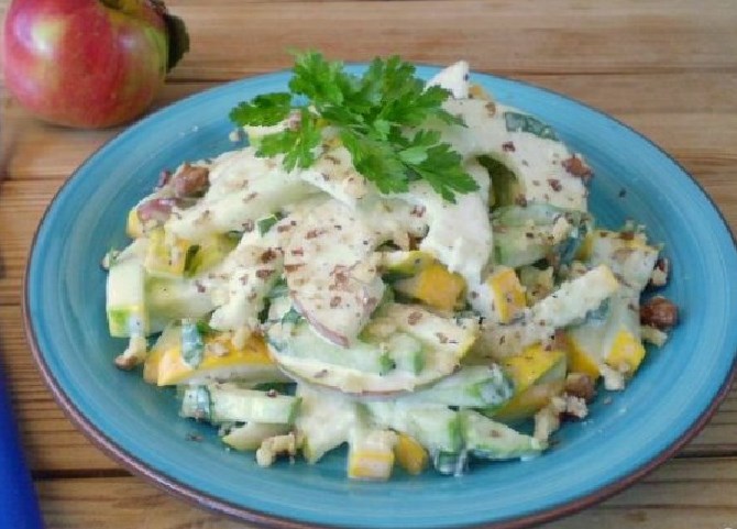 Raw zucchini salad