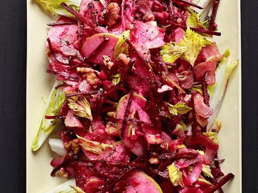 Photo Raw Beet Salad with Apple