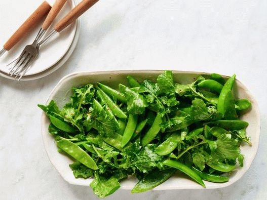 Photo Salad of peas and lemon juice