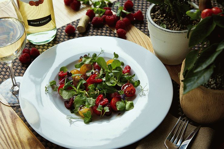 Tomato and Raspberry Salad