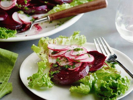 Photo Salad of boiled beets with radish