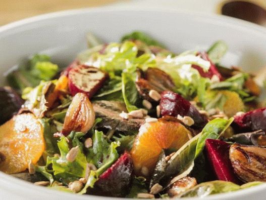 Photo Salad of baked beets with orange