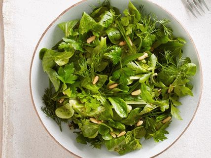 Photo Corn salad with herbs and pine nuts