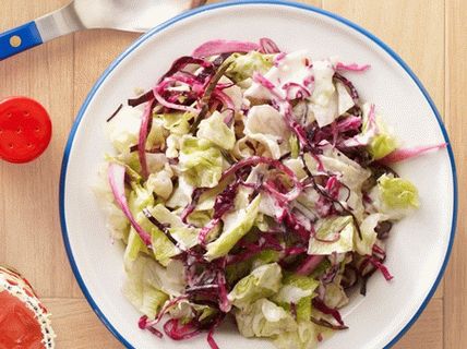 Photo of Long Beach Salad from Red Cabbage, Red Onion and Blue Cheese