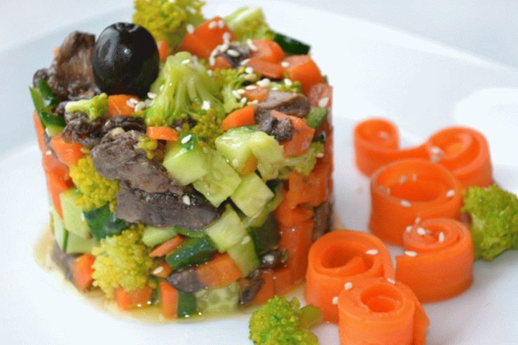 Vegetable salad with mushrooms
