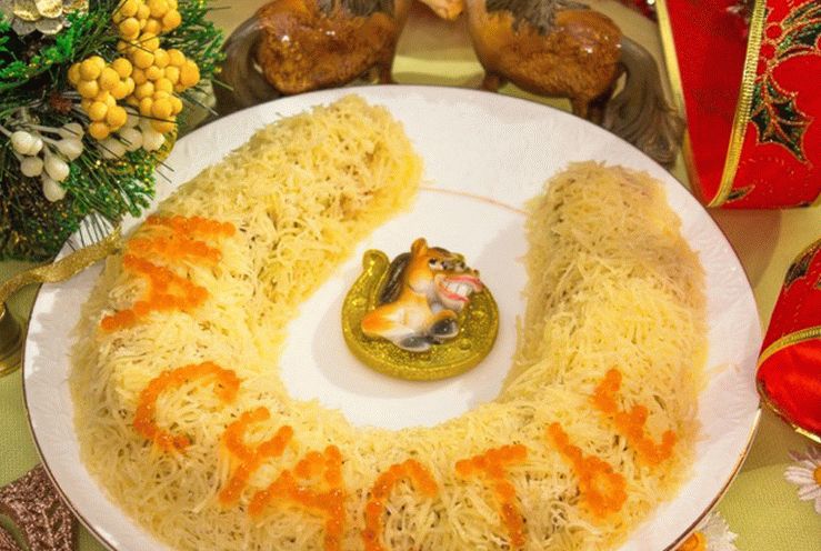 Salad "Horseshoe for happiness"