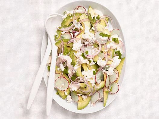 Photo Salad with avocado and radish
