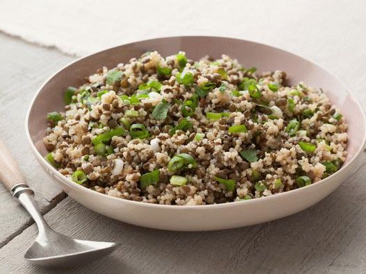 Photo Salad with lentils and quinoa grits
