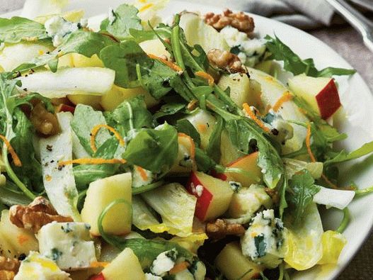 Photo Salad with endive, oranges and Roquefort cheese