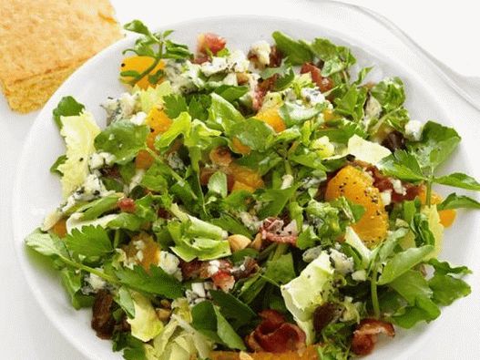 Photo Salad with Escariol and Bacon