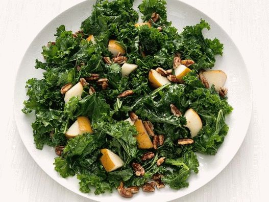 Photo Salad with pear and kale cabbage