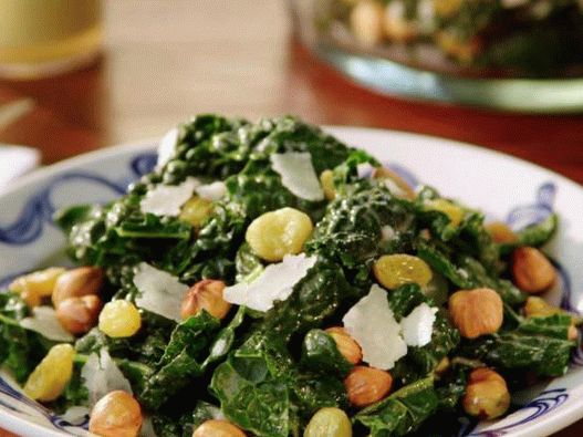 Photo Salad with kale, anchovies and nuts