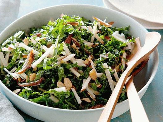 Photo Salad with kale and apple cabbage