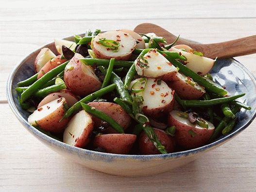 Photo Salad with potatoes and green beans