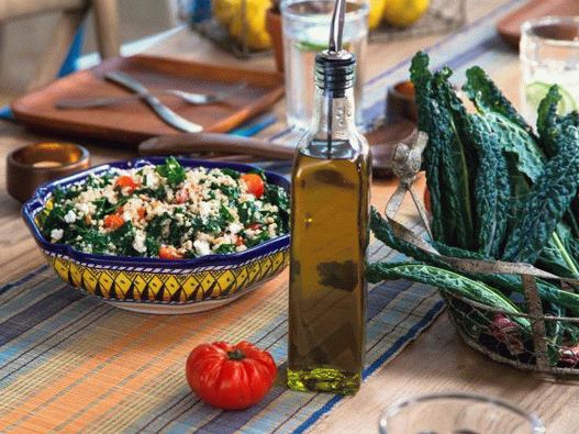 Photo Salad with Quinoa and Cabbage Cale
