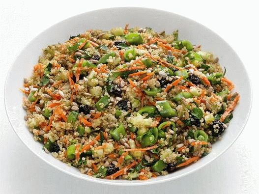 Photo Salad with quinoa and pea pods