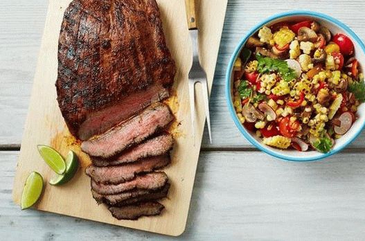Photo Salad with corn, mushrooms and sesame seeds