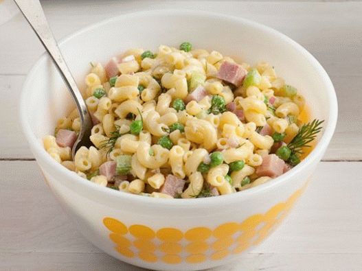 Photo Salad with pasta, ham and dill