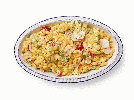 Photo Salad with pasta and radish