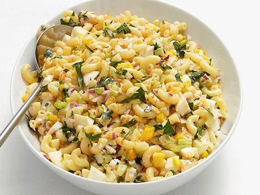 Photo Salad with pasta and egg