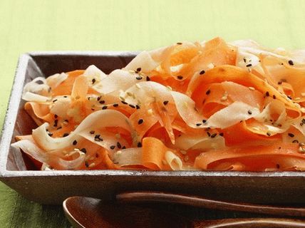 Photo Salad with carrots and radish daikon