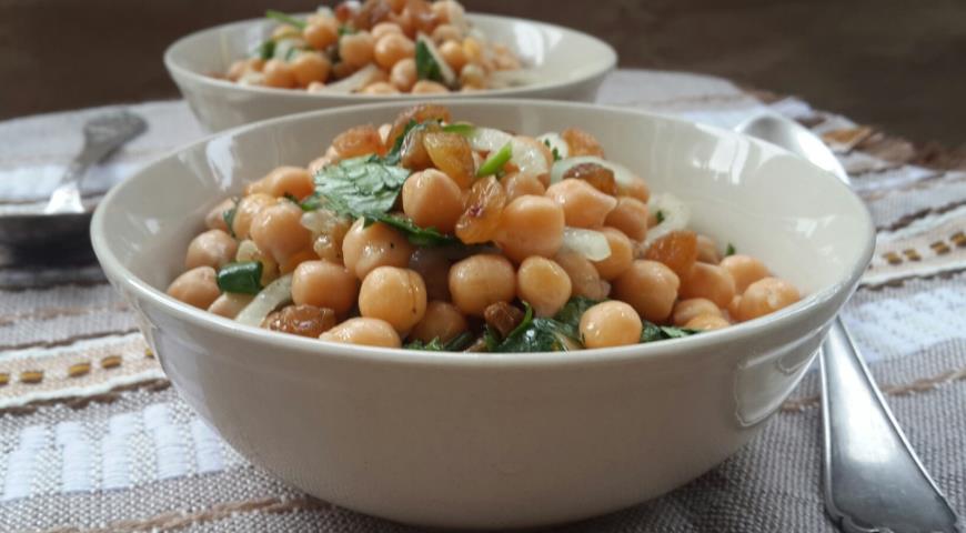 Chickpea and Raisin Salad