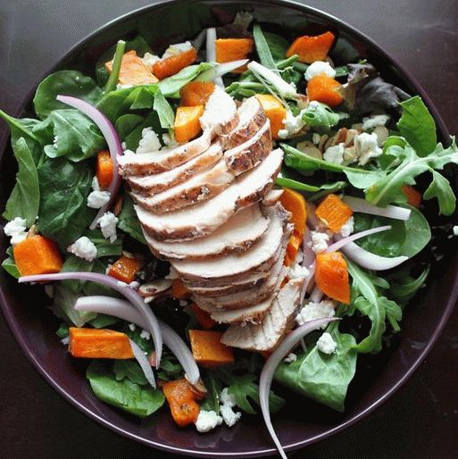 Photo Salad with spicy chicken in Vietnamese
