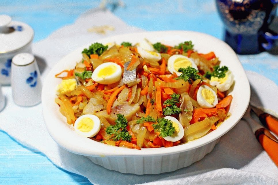 Salad with vegetables and herring