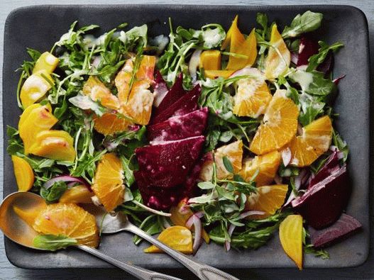 Photo Salad with baked beets, oranges and creamy goat cheese dressing