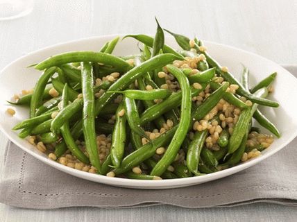 Photo Salad with green beans and wheat