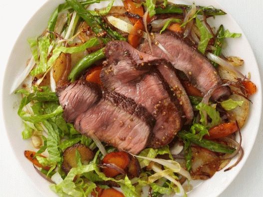 Photo Salad with Roasted Beef and Vegetables