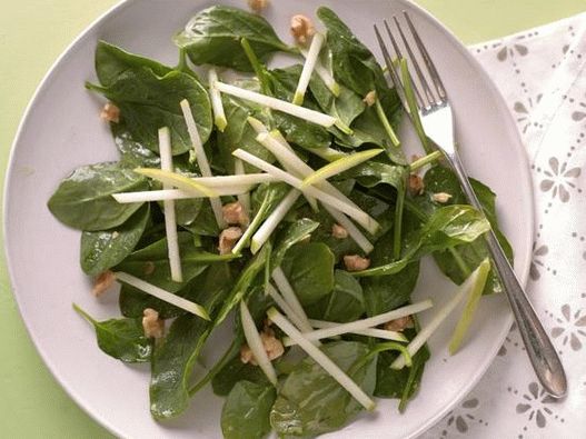 Photo Salad with spinach and green apple