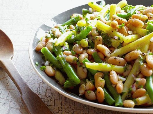 Photo Salad with green and white beans