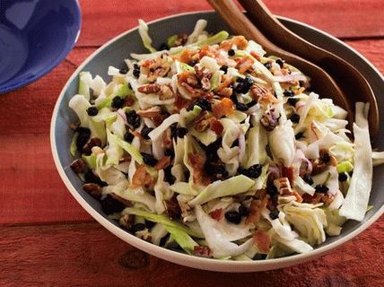 Photo Salad mixture with blueberries and pecans