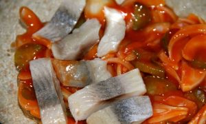Herring in vegetable sauce