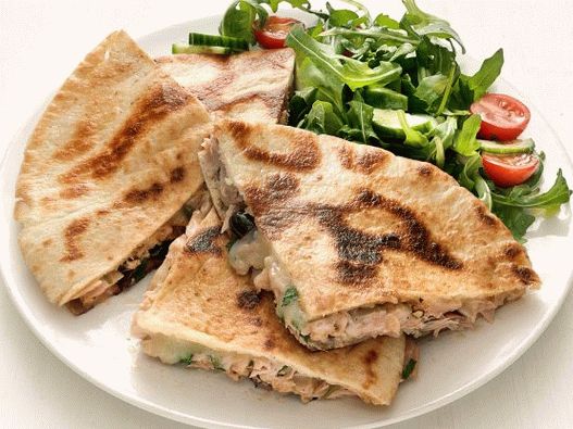 Photo Pita Sandwiches with Tuna