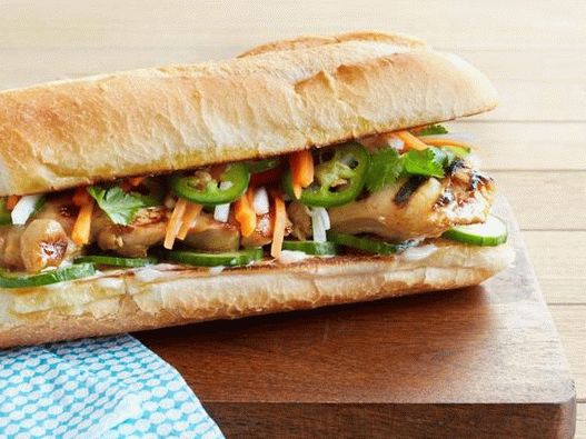 Photo Grilled Vietnamese Chicken Sandwiches