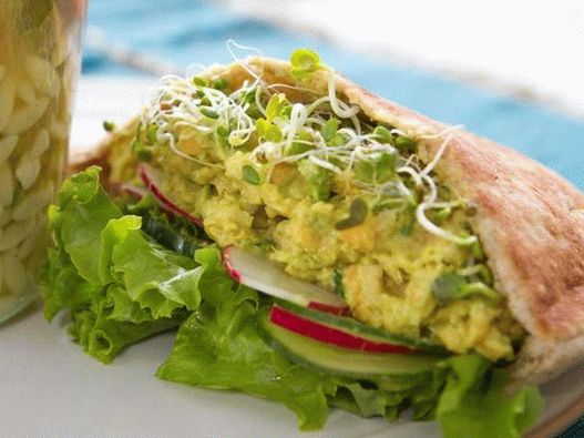 Photo Sandwiches with Chickpea Salad