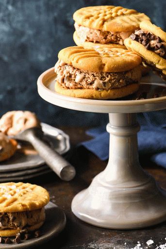 Photo Chocolate Ice Cream Sandwiches