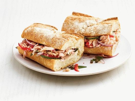 Photo Sandwiches with tuna and capers