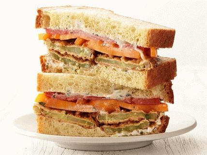 Photo Sandwiches with batter-fried green tomatoes