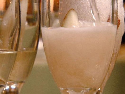 Photo Champagne with pear brandy