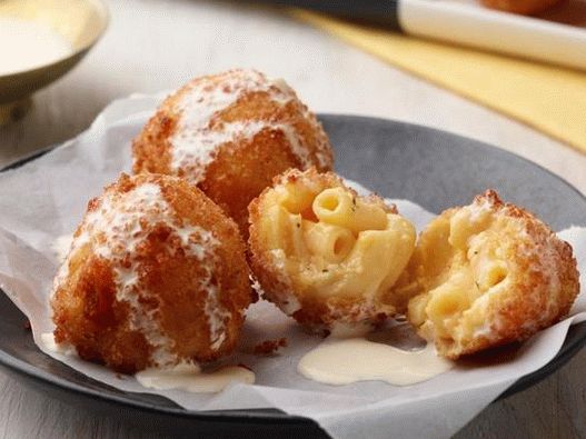 Photo Pasta and cheese balls with ranch sauce flavor