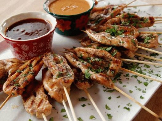 Photo grilled chicken skewers