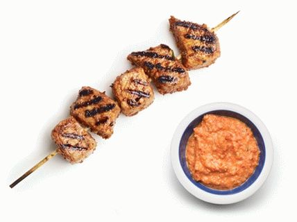 Photo Pork Kebab with Romesco Sauce