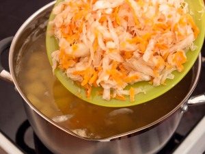 Sour cabbage cabbage soup