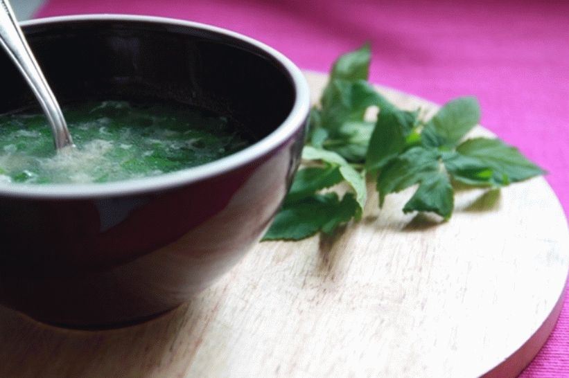 Sorrel soup with sorrel and litter