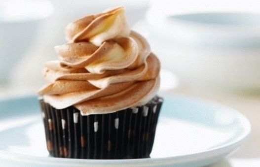 Photo Chocolate Cupcakes with Truffle and Curd Cream