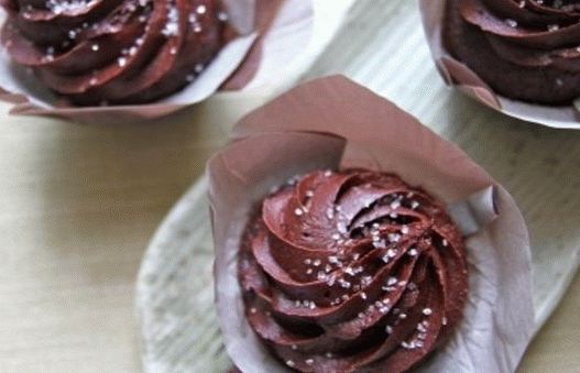Photo Chocolate cupcakes with liquid filling