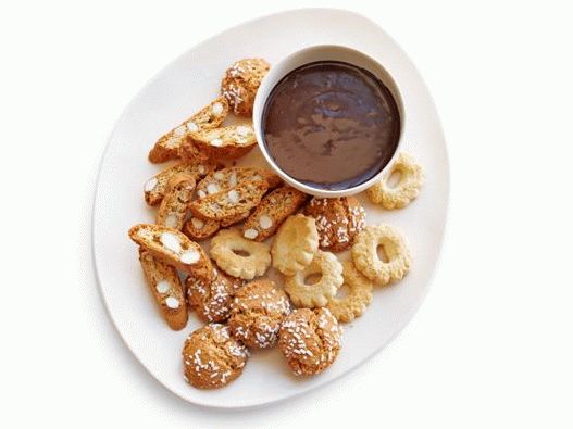 Photo Chocolate dip sauce with amaretto